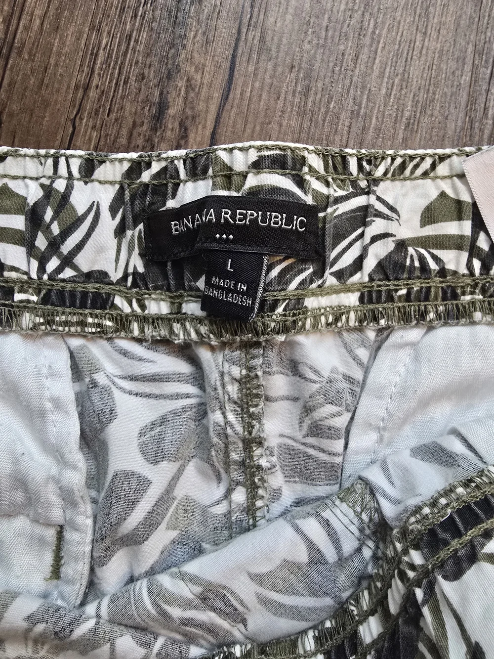 Banana Republic Olive & White Leaf-Print Drawsting Shorts